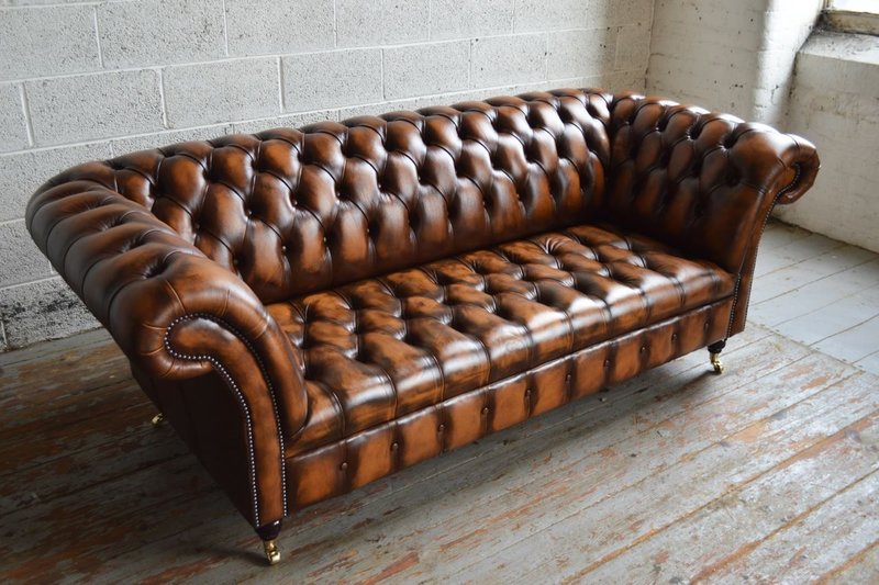 Chesterfield Design Luxus Polster Sofa Couch Sitz Garnitur Leder Textil
