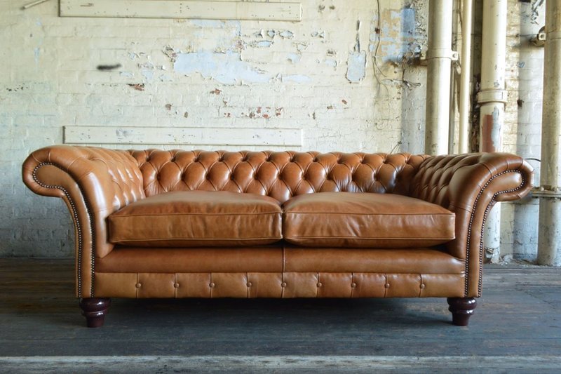 Chesterfield Design Luxus Polster Sofa Couch Sitz Garnitur Leder Textil