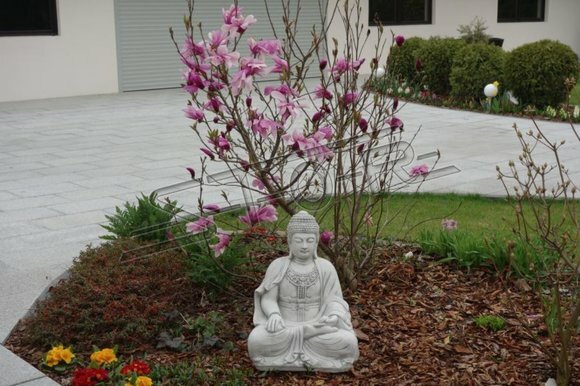 Buddha Skulptur in Steinoptik. Große Skulptur für Garten und Wohnbereich