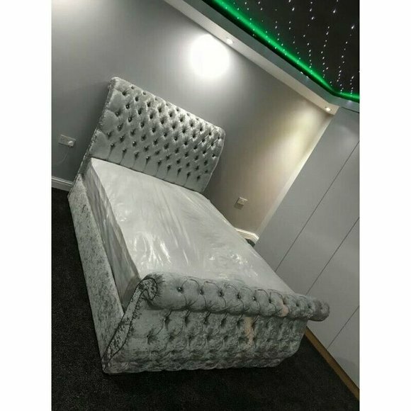 Samt Velvet Chesterfield Design Bett Klassisches Bettgestell Polster Betten