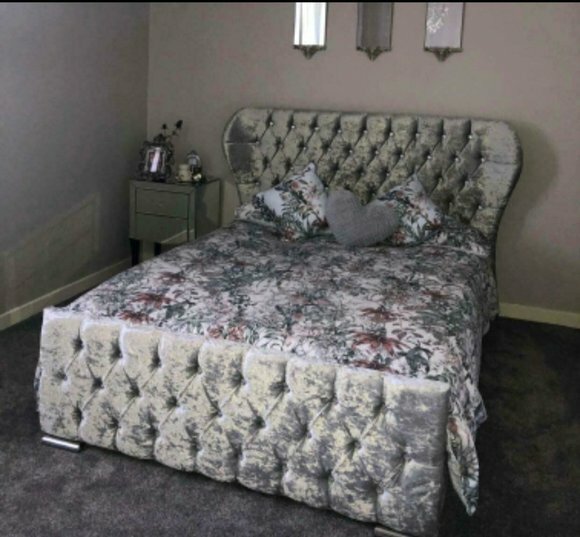 Chesterfield Design Samt Bett Luxus Textil Betten Schlafzimmer Doppel