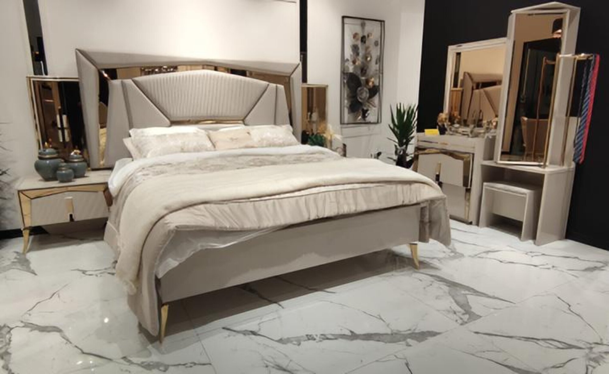 Doppelbett Nachttische mit Spiegel Schminktisch Beige Gold Schlafzimmer