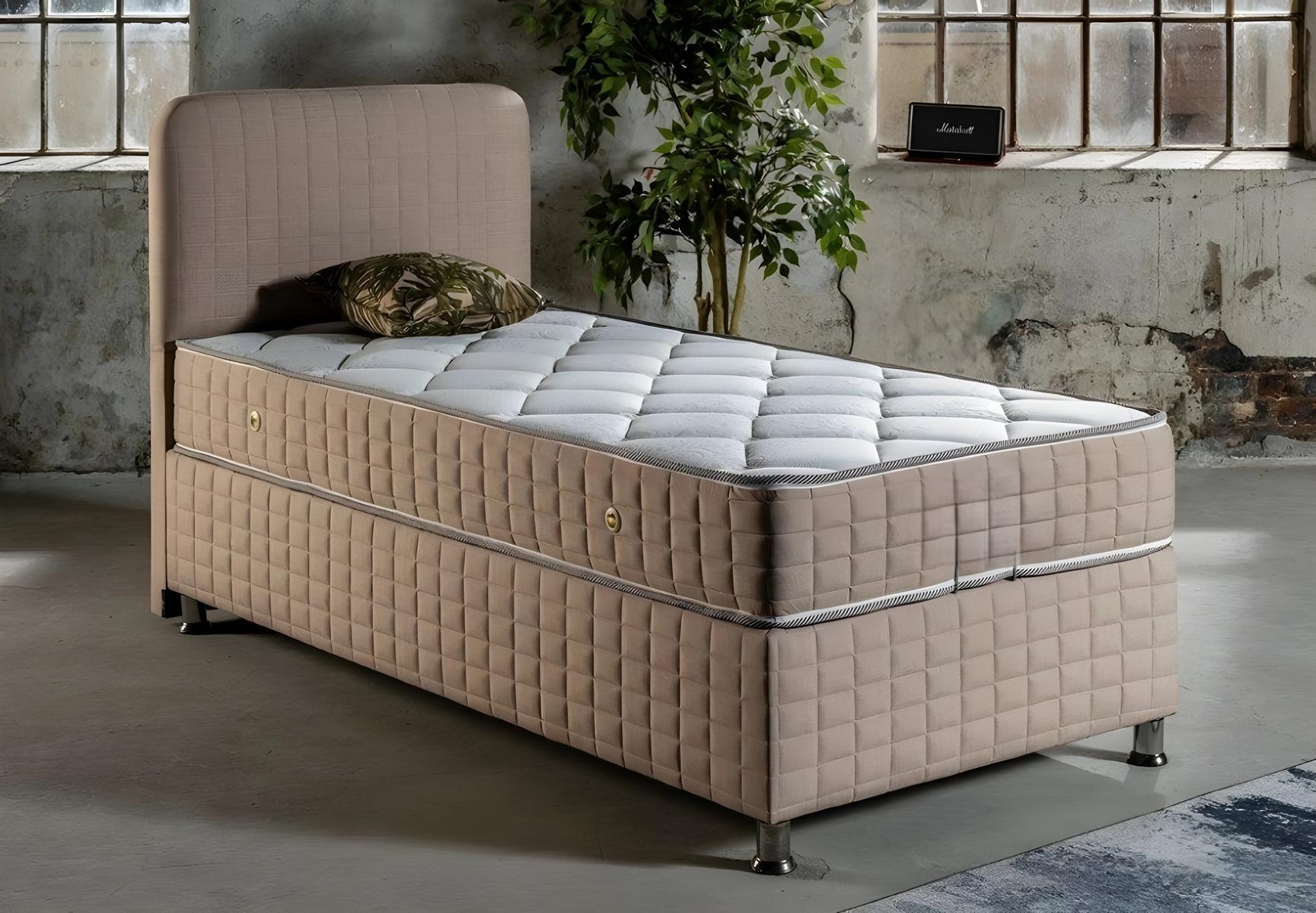 Beige Holz-Textil Bett mit Matratze modernes Design