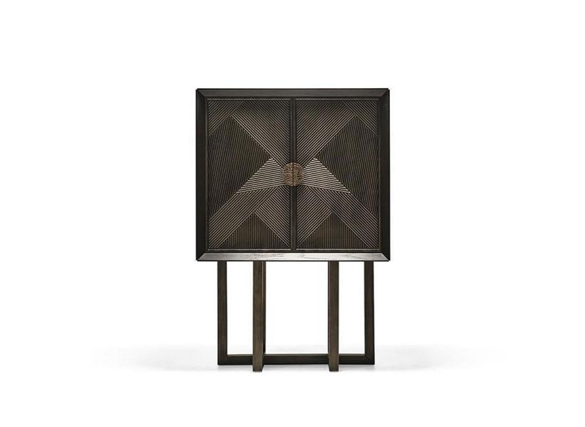 Braune Holzvitrine Elegant Stilvoll Für Wohnraum Präsentation