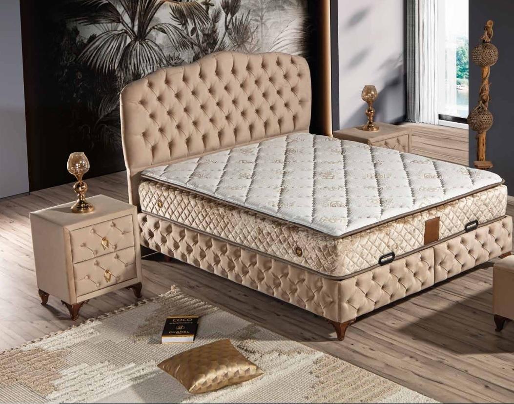 Modernes Beistelltisch aus Holz in Naturfarben