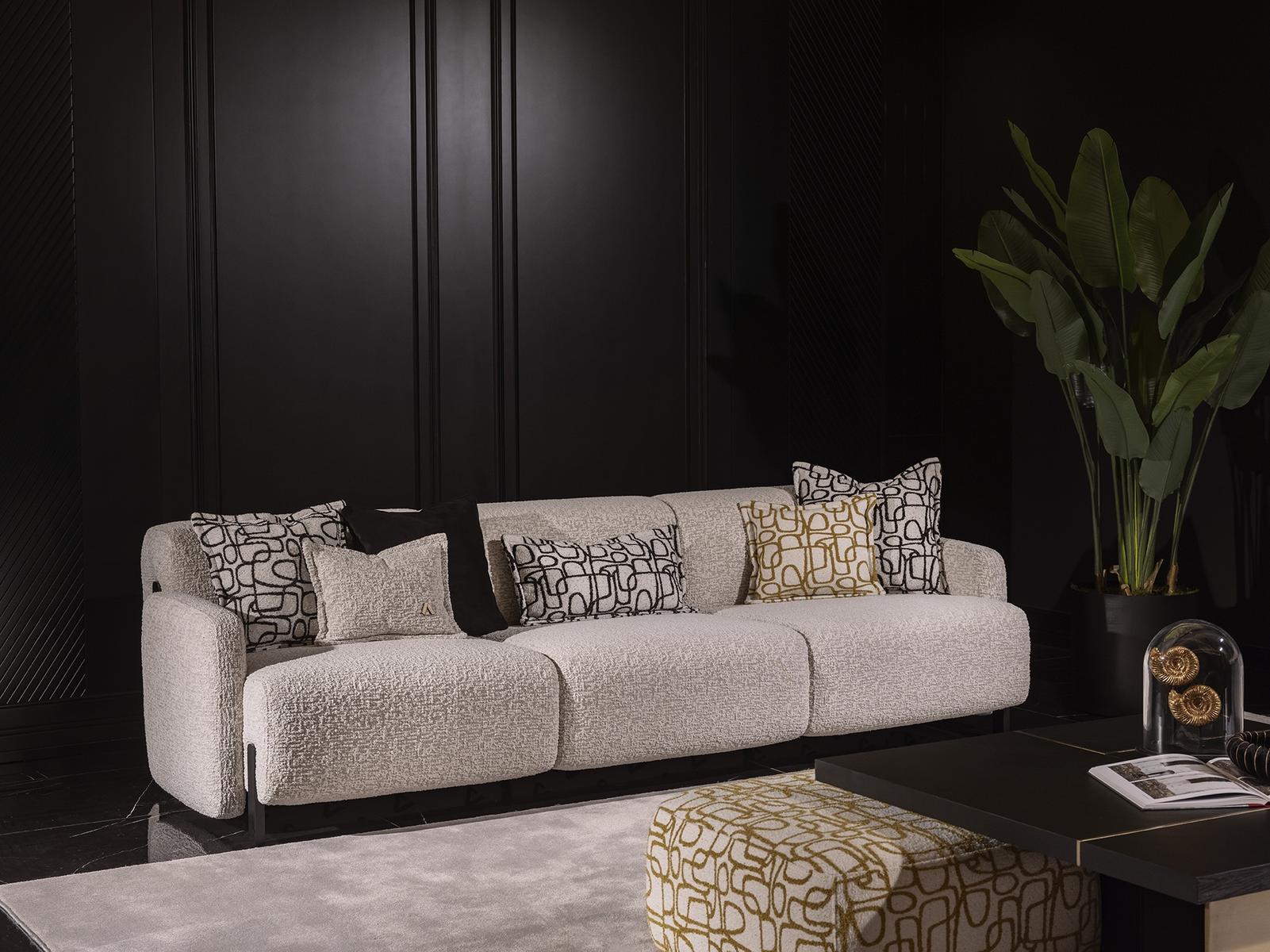 Elegantes beiges 4-Sitzer Sofa aus Textil mit Holzrahmen