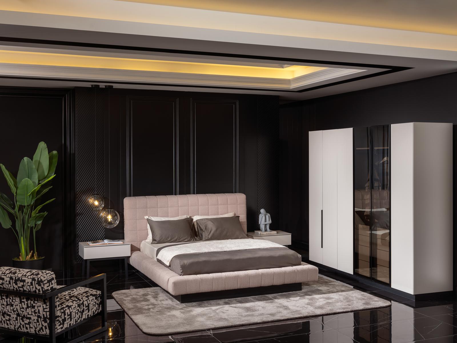 Elegantes Beiges Schlafzimmer-Set aus Holz und Stoff