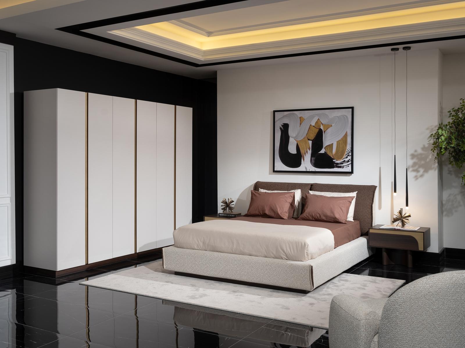 Elegantes Schlafzimmer Set aus Holz und Textil in Braun