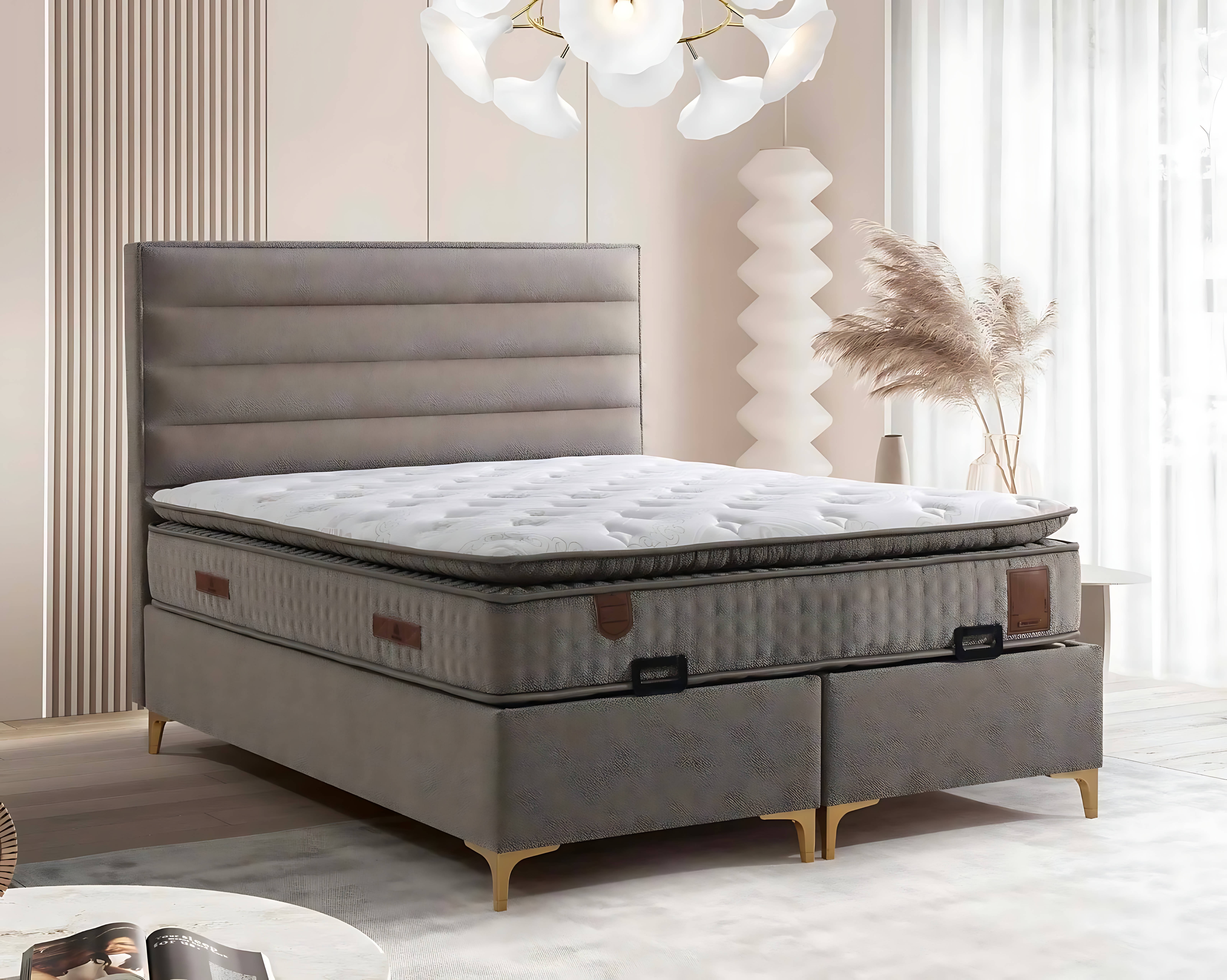 Beige Holzbett mit Matratze – Elegantes Schlafzimmermöbel