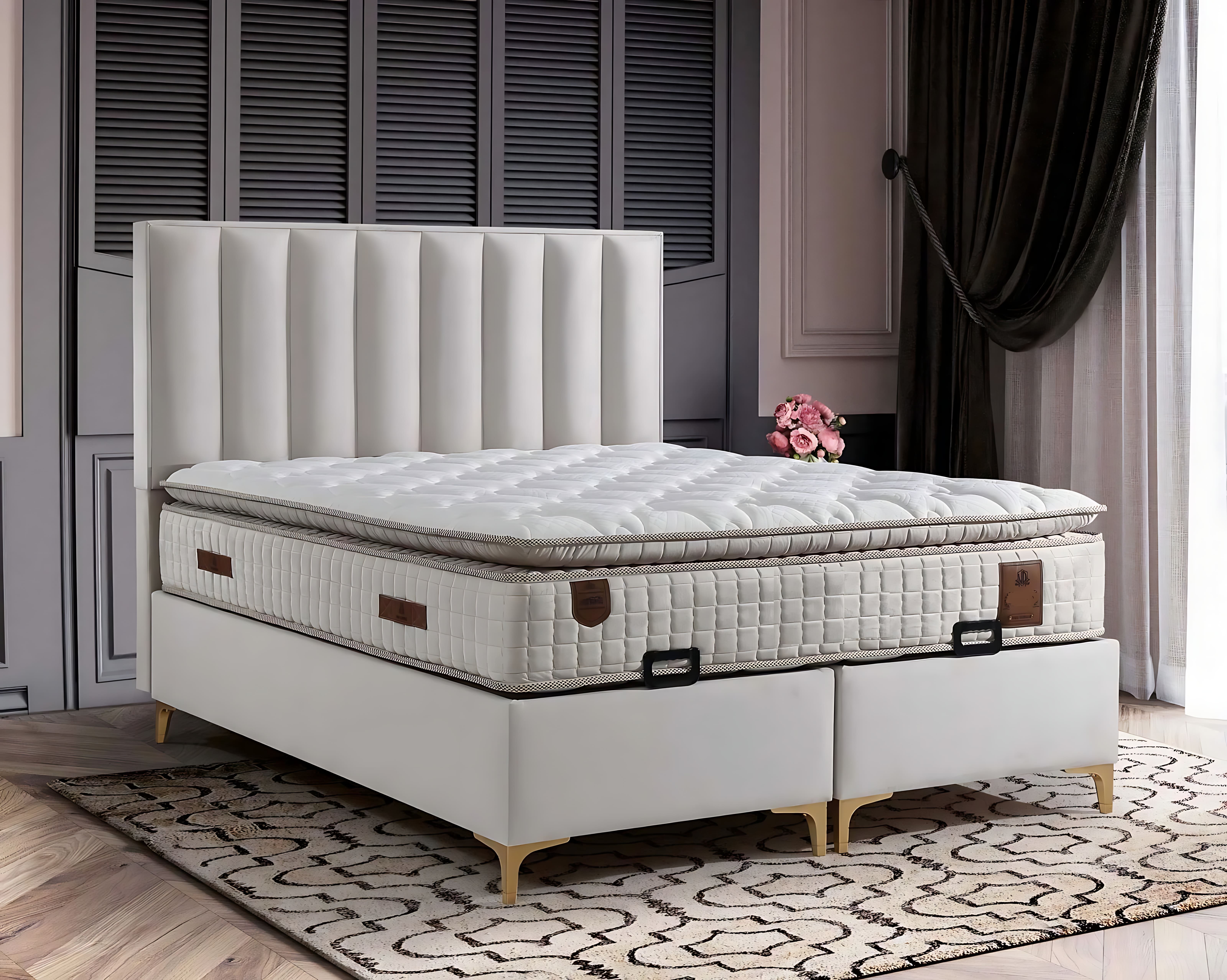 Elegantes Bett mit Matratze aus Textil in Beige