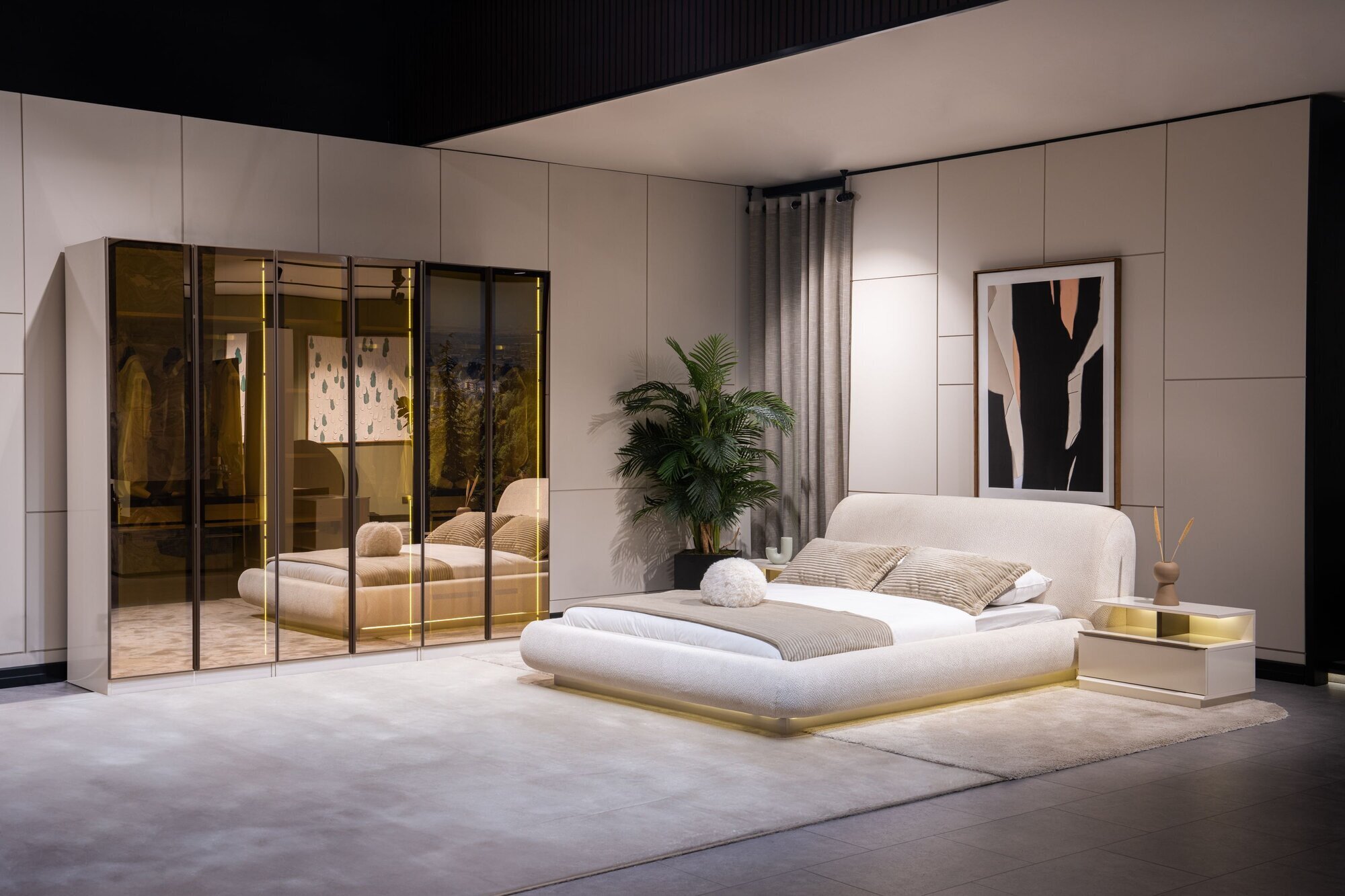Luxuriöse Schlafzimmer Möbel Polsterbett Nachtkonsolen Glasschrank 4tlg