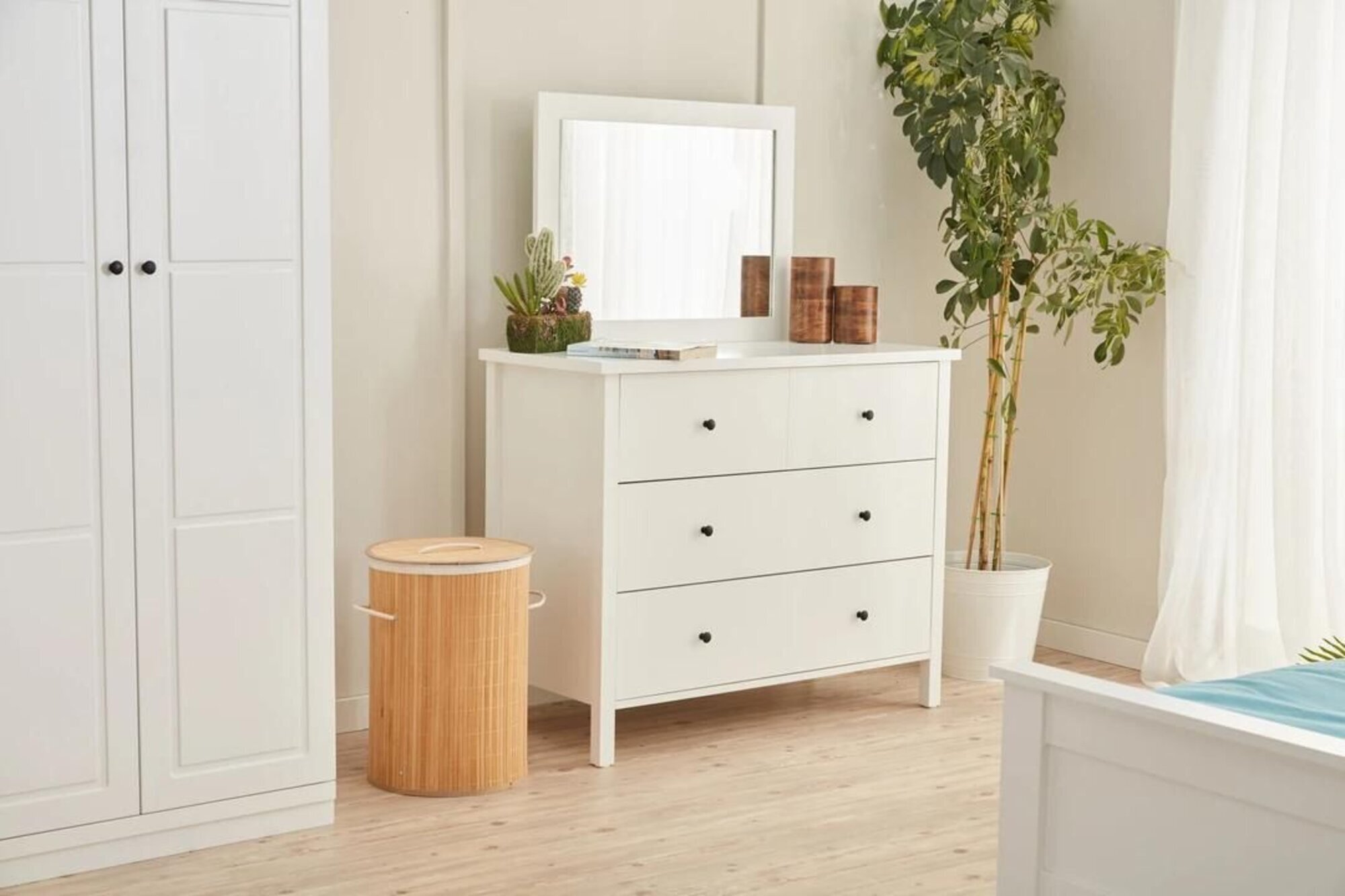 Weiße Schlafzimmer Kommode Mit Spiegel Luxus Einrichtung Modern Design