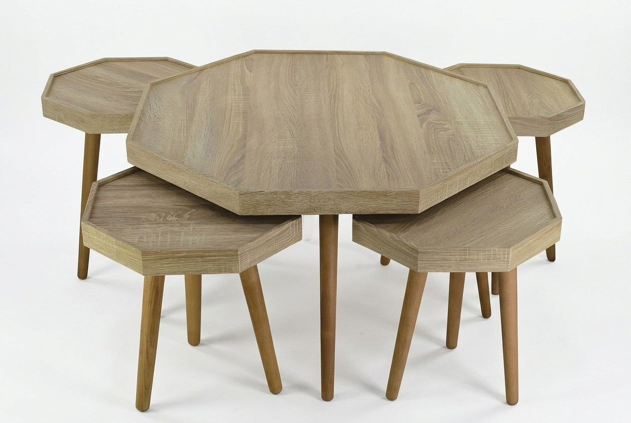 Eleganter Beistelltisch aus Holz in Beige für modernes Wohnzimmer