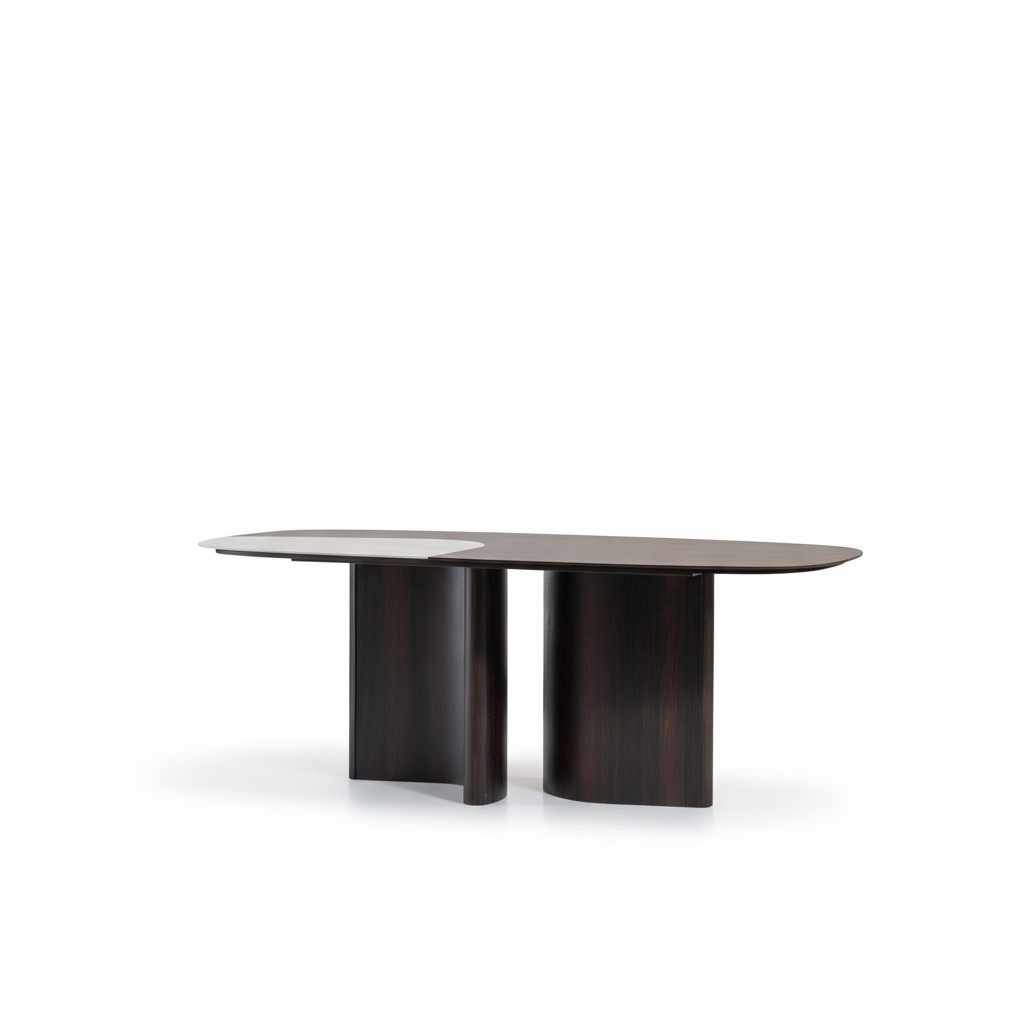 Eleganter Holztisch in Braun für Esszimmer im klassischen Stil