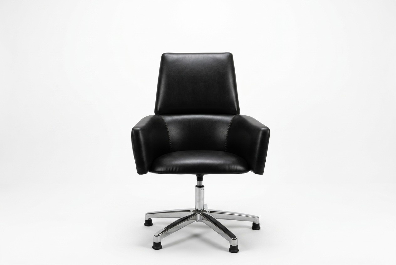 Eleganter schwarzer Bürostuhl aus Kunstleder für modernes Home Office