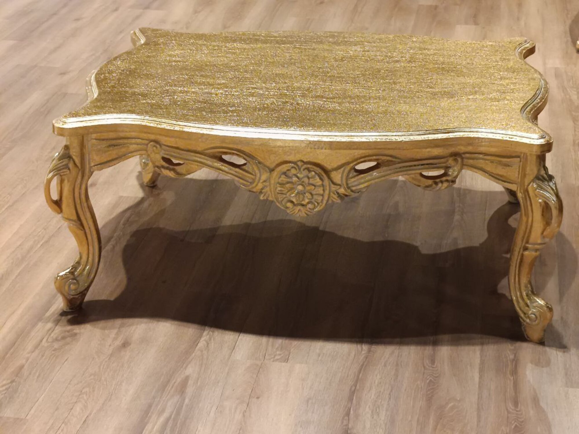 Eleganter Wohnzimmertisch – Klassischer Designerstil SOFORT