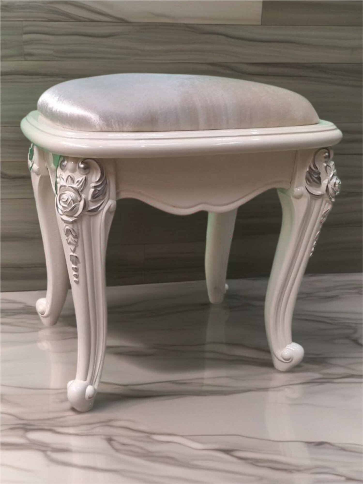 Weißer Polsterhocker – Textil, Neu, Bequem, Ideal für Sofa & Wohnzimmer Sofort