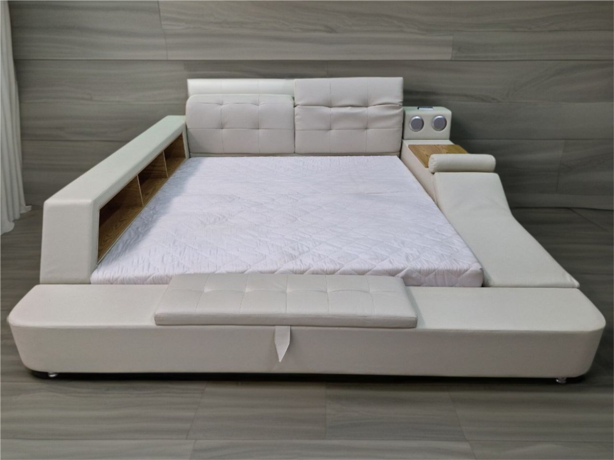 Lederbett Doppel mit Regalen und eingebauter Massagefunktion Sofort