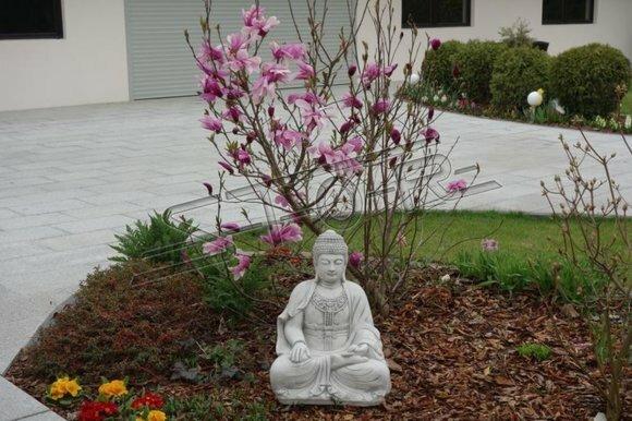 Buddha Skulptur in Steinoptik. Große Skulptur für Garten und Wohnbereich