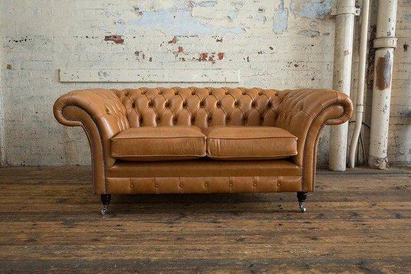 Luxus 2 Sitzer Couch Polster Sofa Textil Stoff Chesterfield Couchen