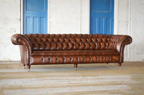 Braune Chesterfield Couch Sofa Polster 4 Sitzer Couchen Sitz Garnitur Sofas Neu