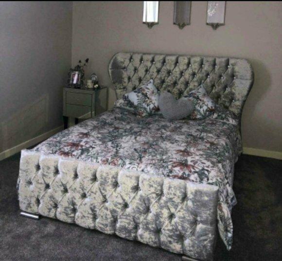 Chesterfield Design Samt Bett Luxus Textil Betten Schlafzimmer Doppel