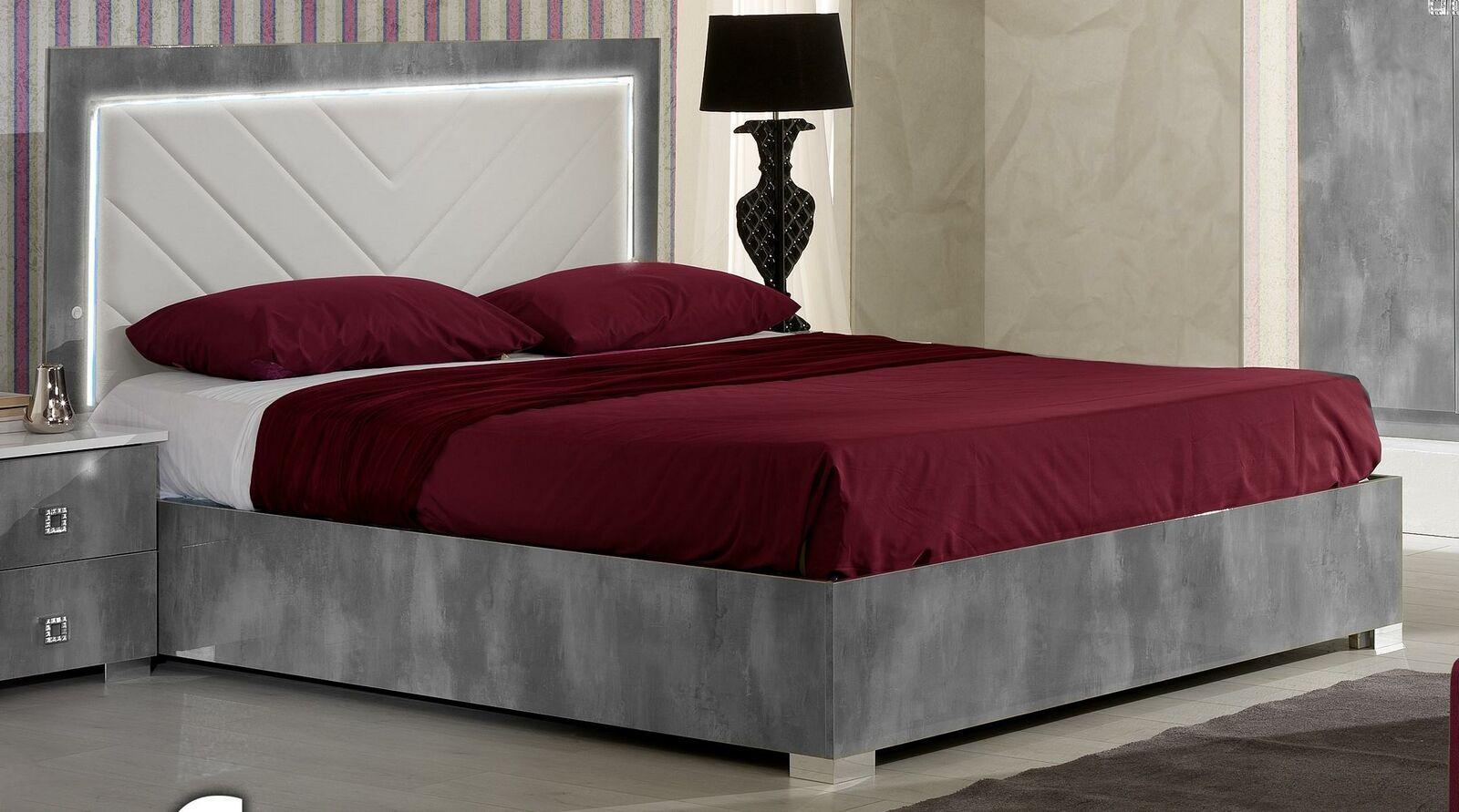 Design Schlafzimmer 3tlg. Bett 2x Nachttisch Klassischer Luxus Betten Set