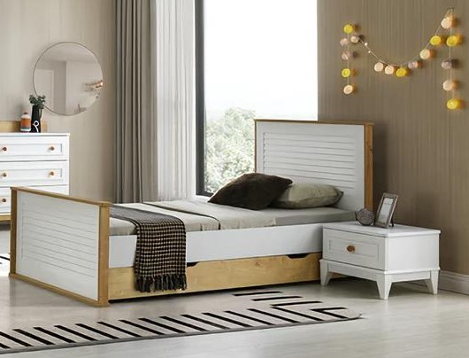 Bett und Nachttisch – praktische und stilvolle Kombination fürs Kinderzimmer