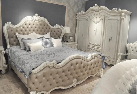 Luxus Klassisches Schlafzimmer 4tlg. Bett Nachttischen Kleiderschrank