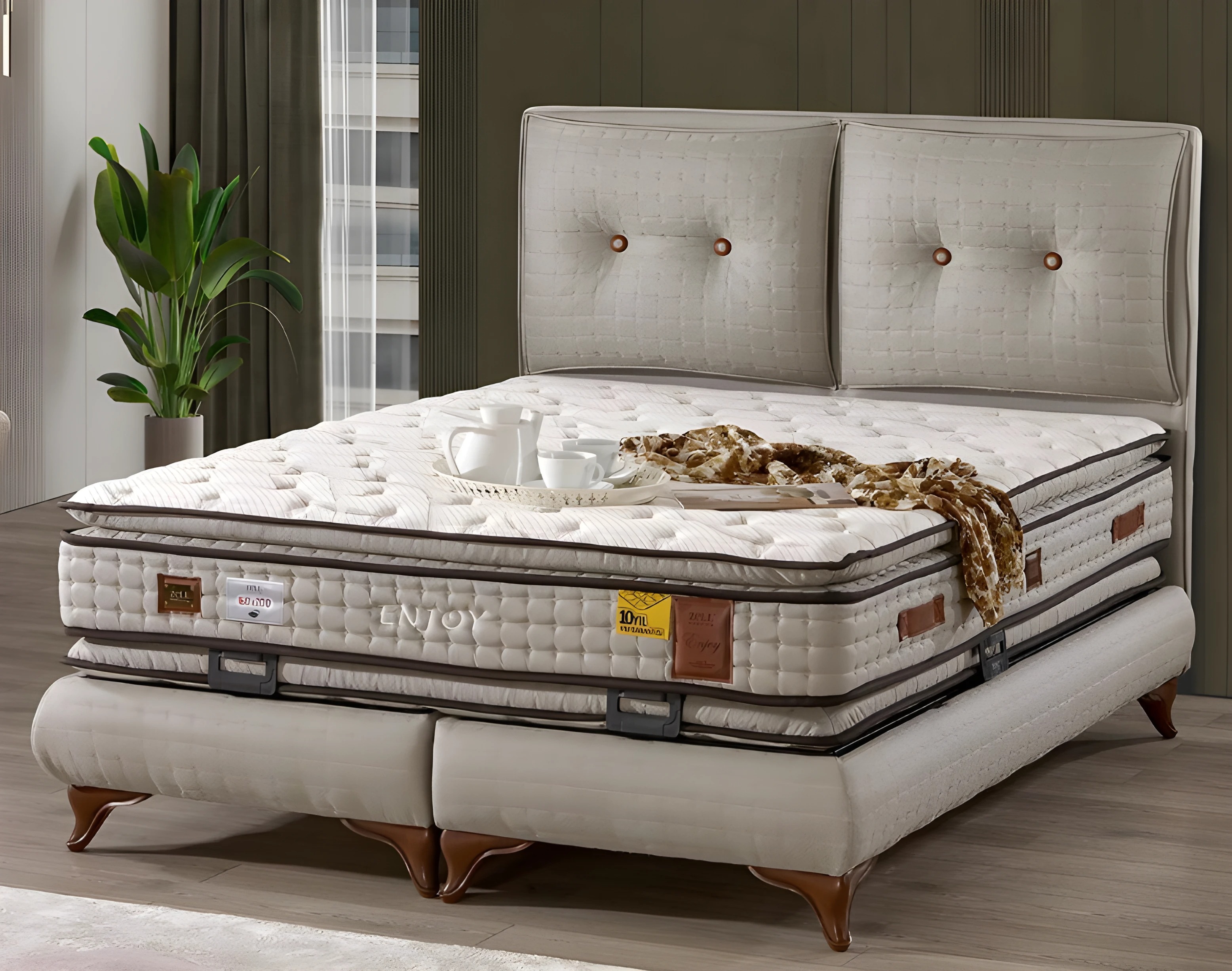 Elegantes weißes Bett mit Matratze aus Textil und Holz