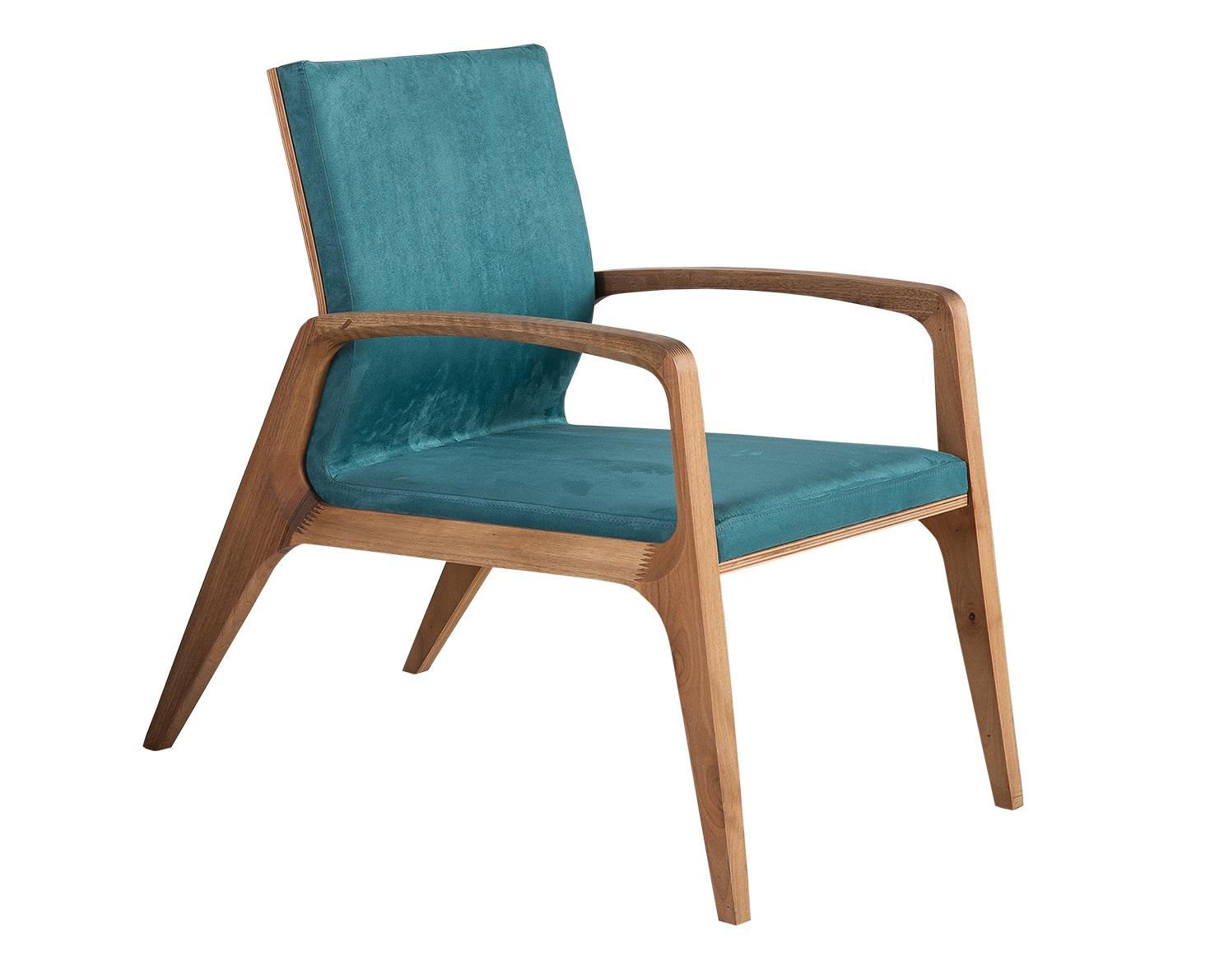 Moderner blauer Stoffsessel aus Holz