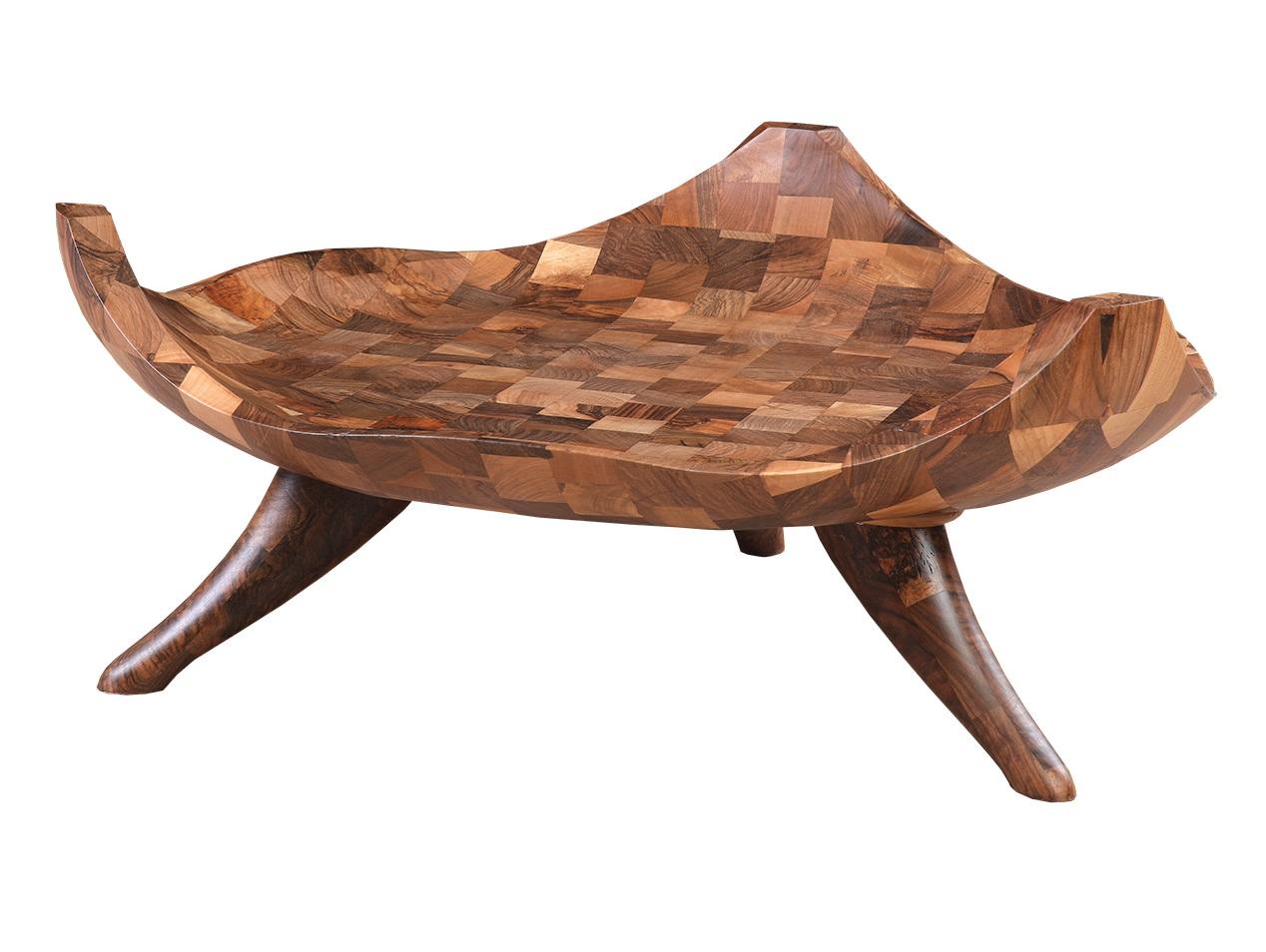 Moderner brauner Holz-Couchtisch mit eleganter Optik