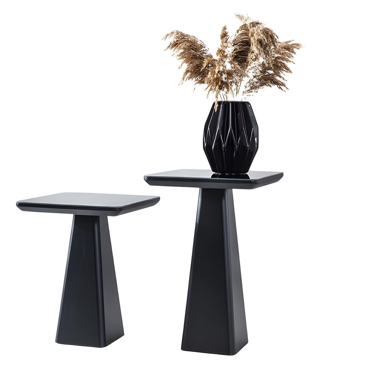 Anspruchsvolle Beistelltische mit klaren geometrischen Linien