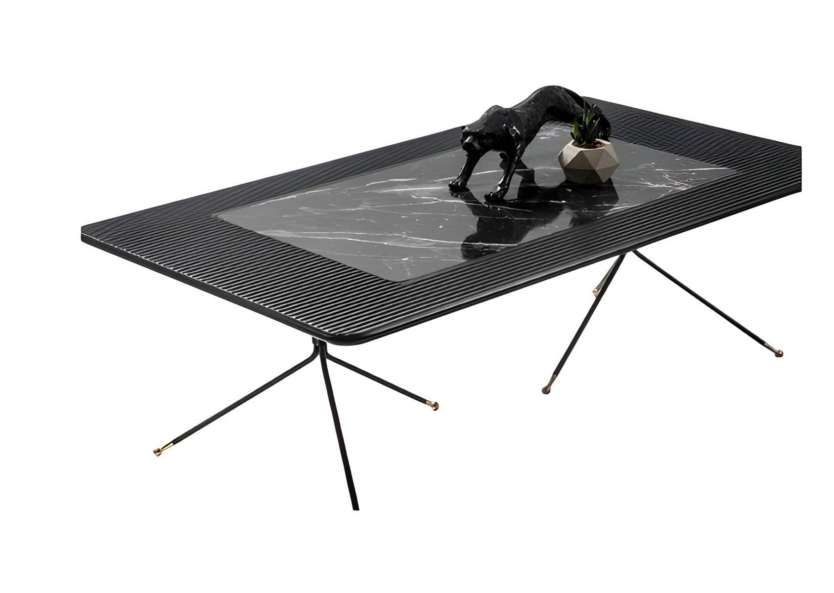 Moderner Couchtisch mit Metallbeinen, rechteckige Form in schwarzer Farbe