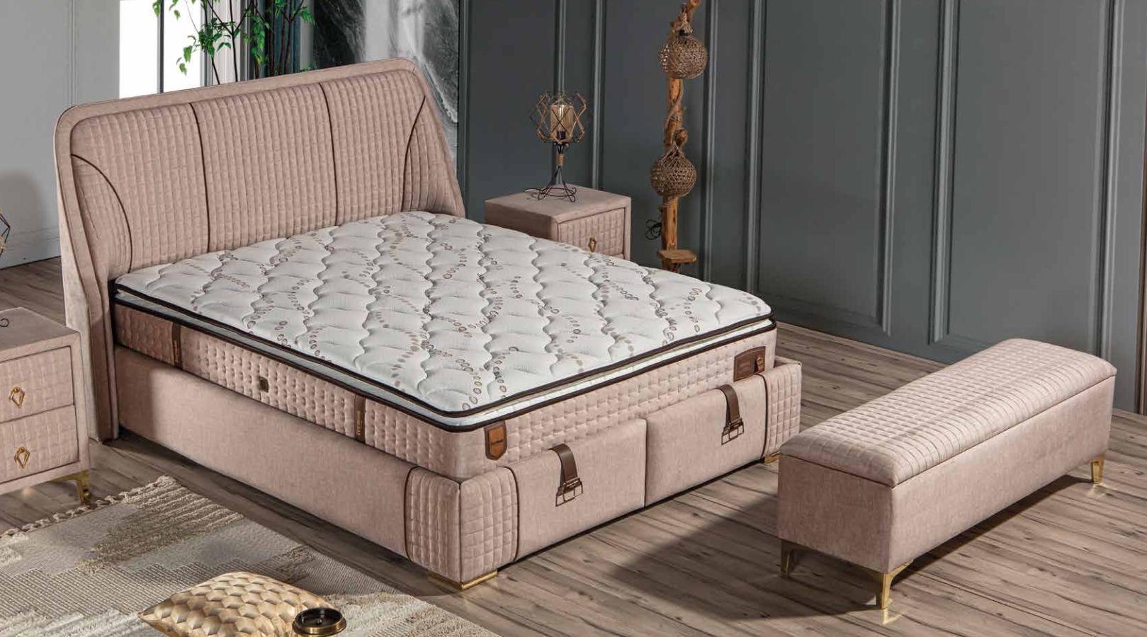 Elegantes Bett mit Matratze in Beige aus Textil und Edelstahl