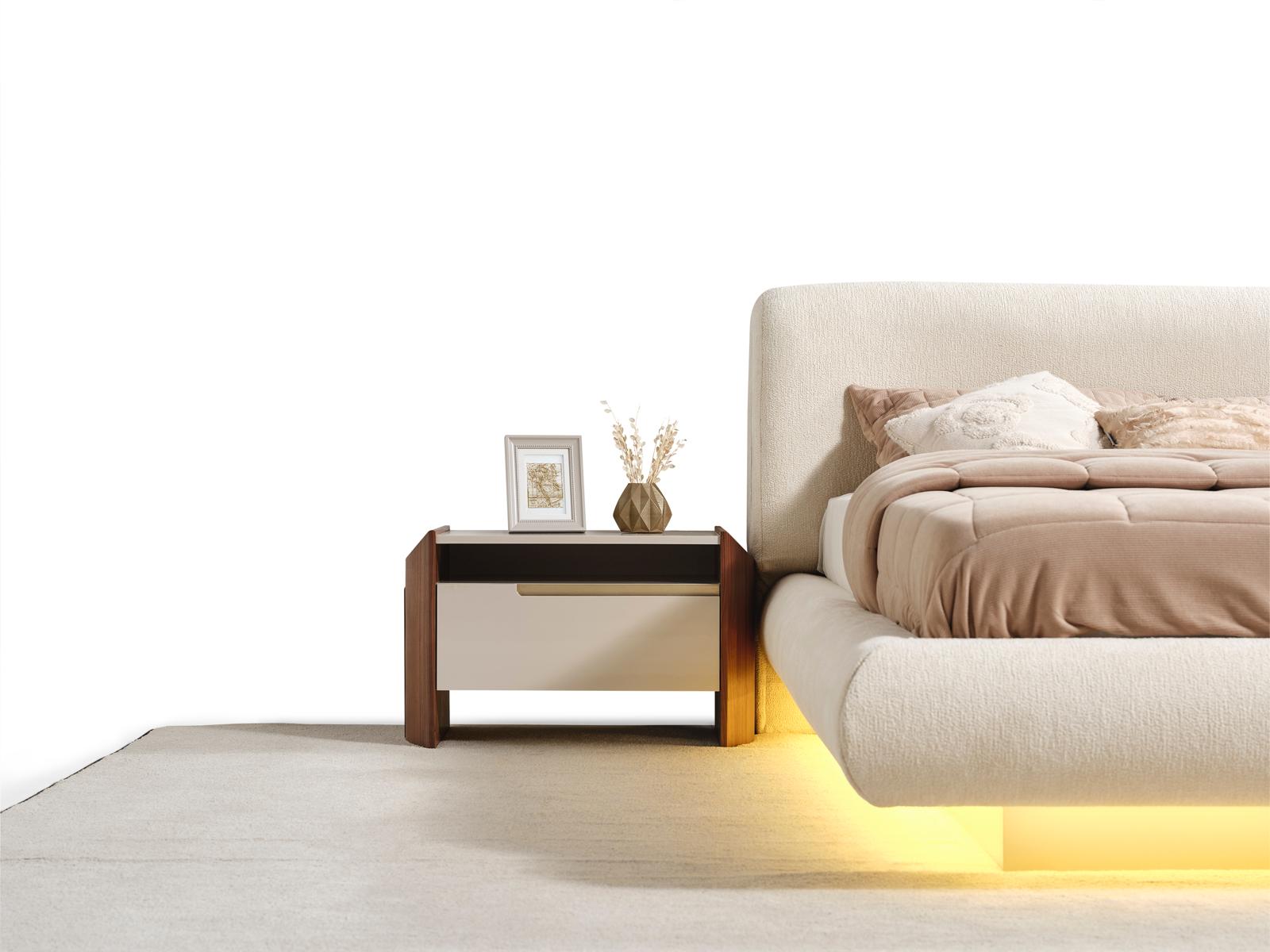 Elegante beige Holz Nachttische im zeitlosen Design