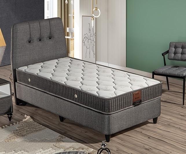 Modernes graues Bett aus Holz mit Textilpolsterung und Matratze