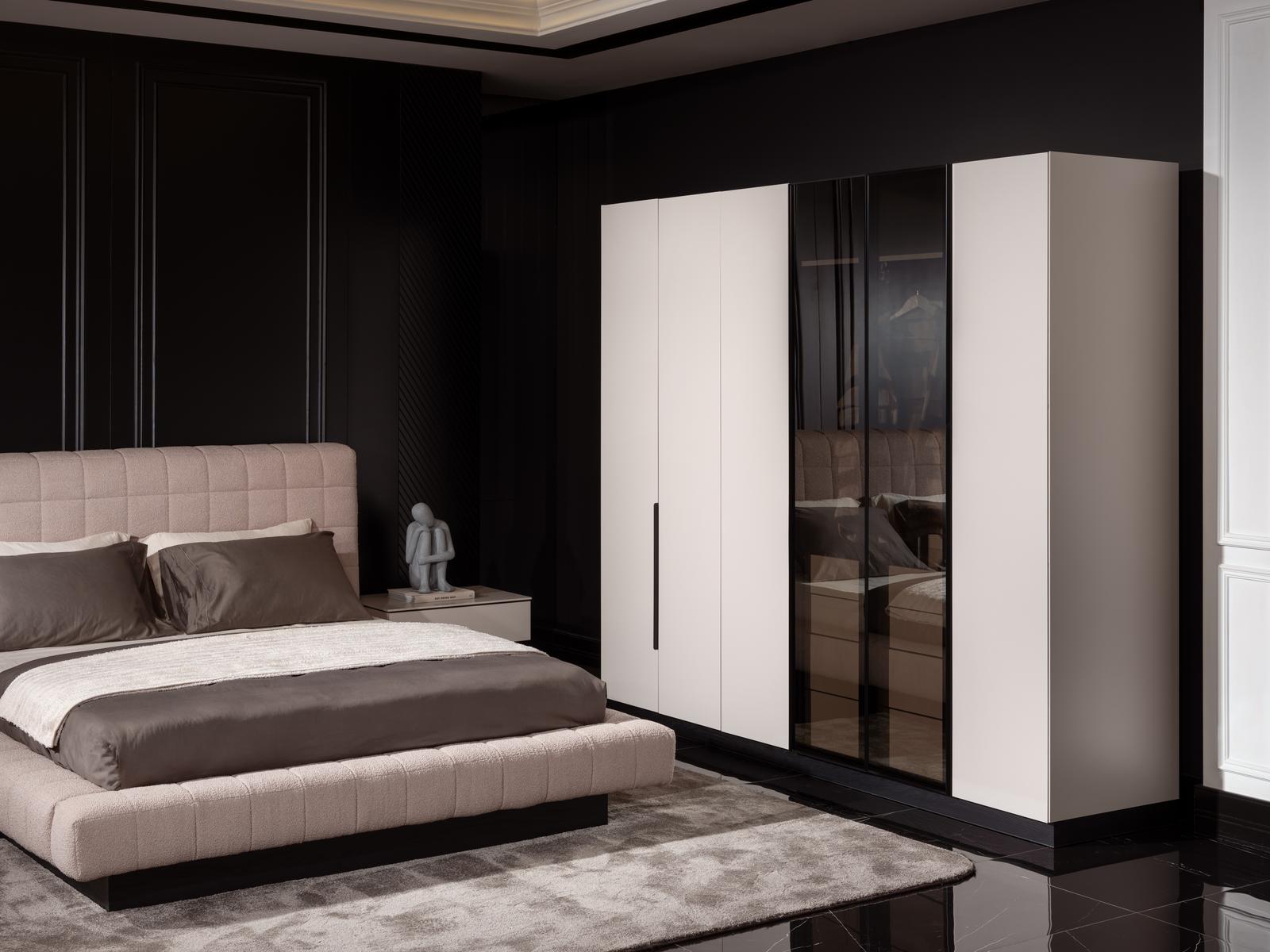 Eleganter Beigefarbener Kleiderschrank aus Holz mit stilvollem Design