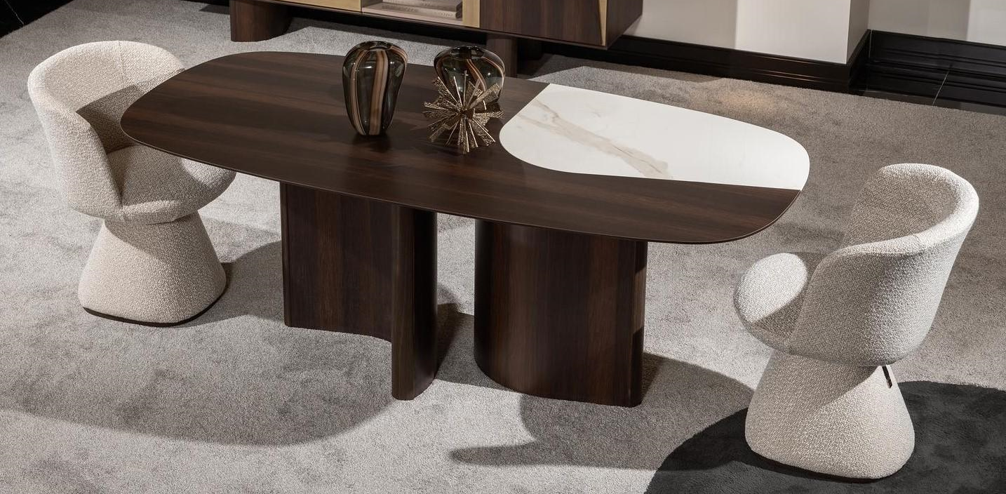 Elegantes Esszimmer Set aus Holz in Braun mit stilvollem Design