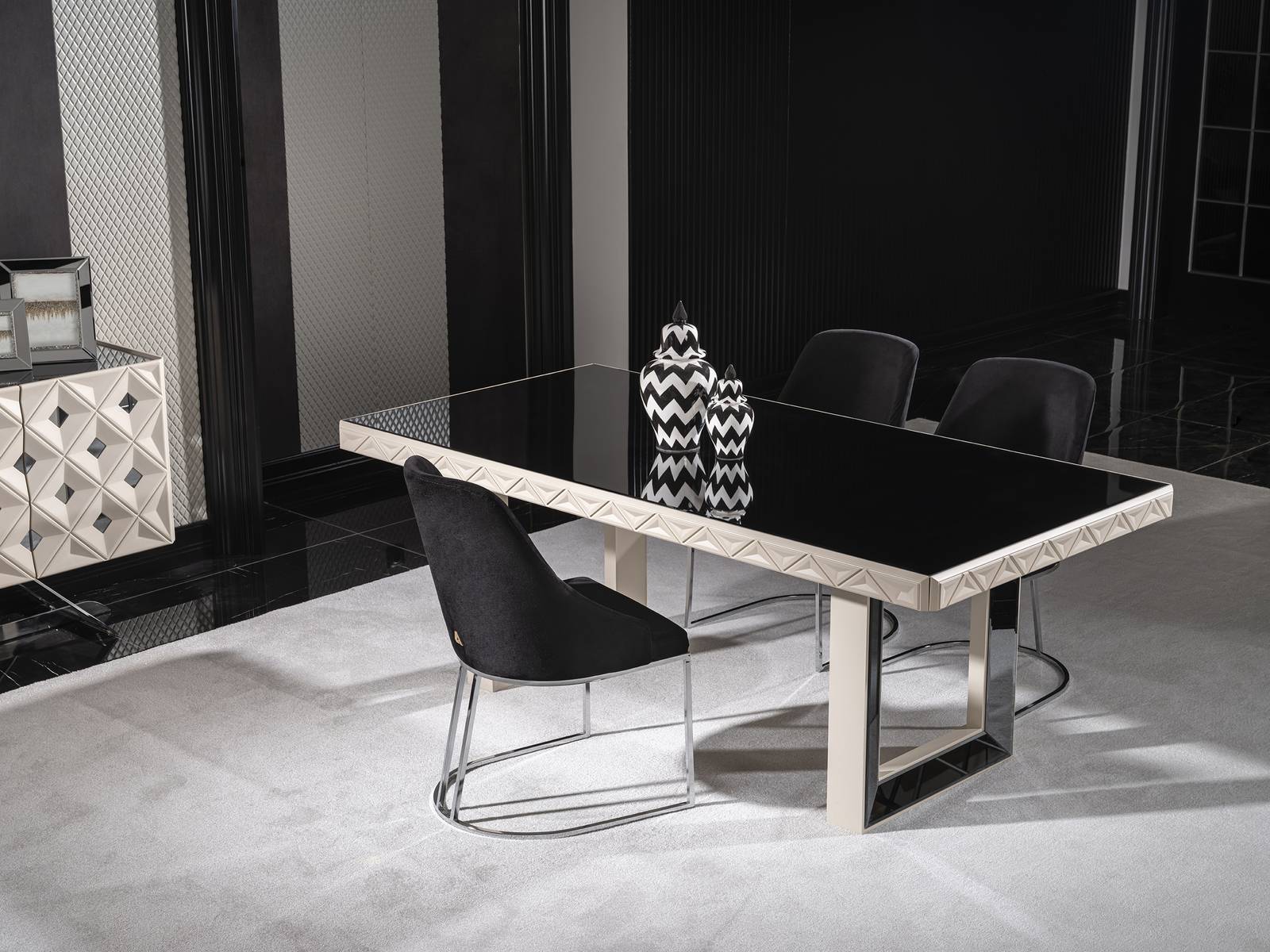 Elegantes Weißes Esstisch- und Stuhl-Set aus Holz und Metall