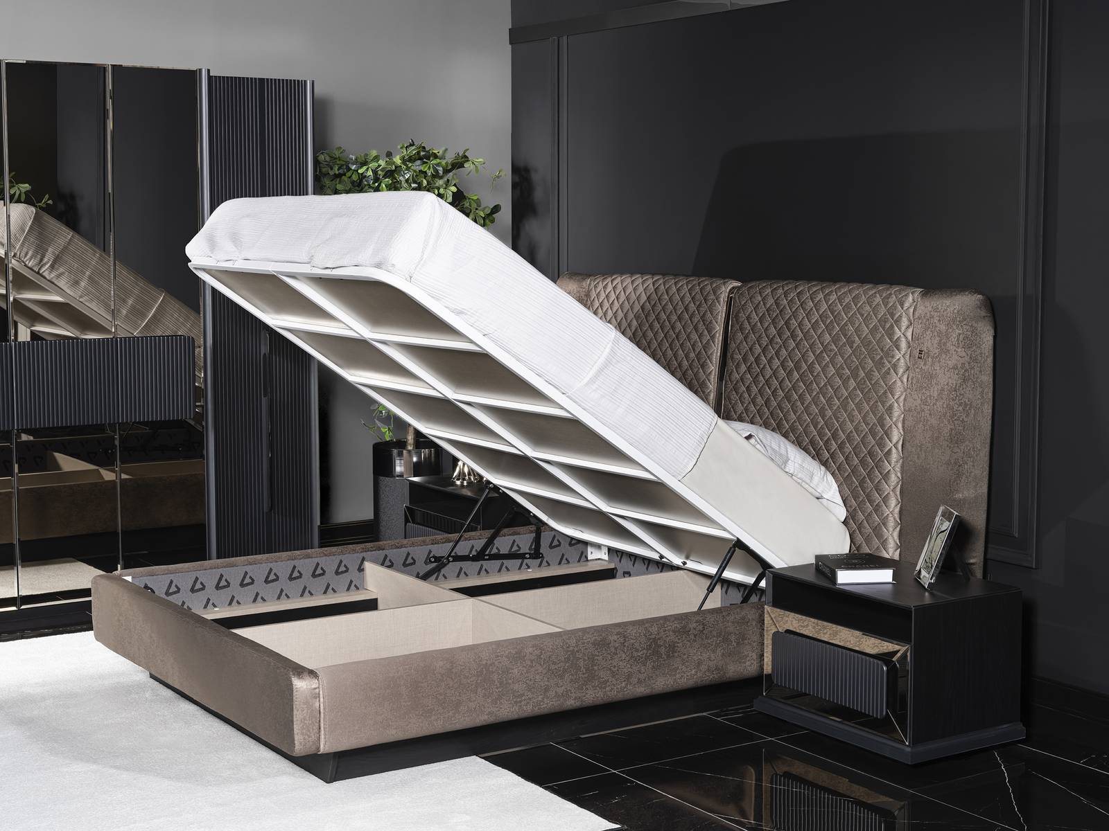 Elegantes braunes Holz-Bett mit passenden Nachttischen im modernen