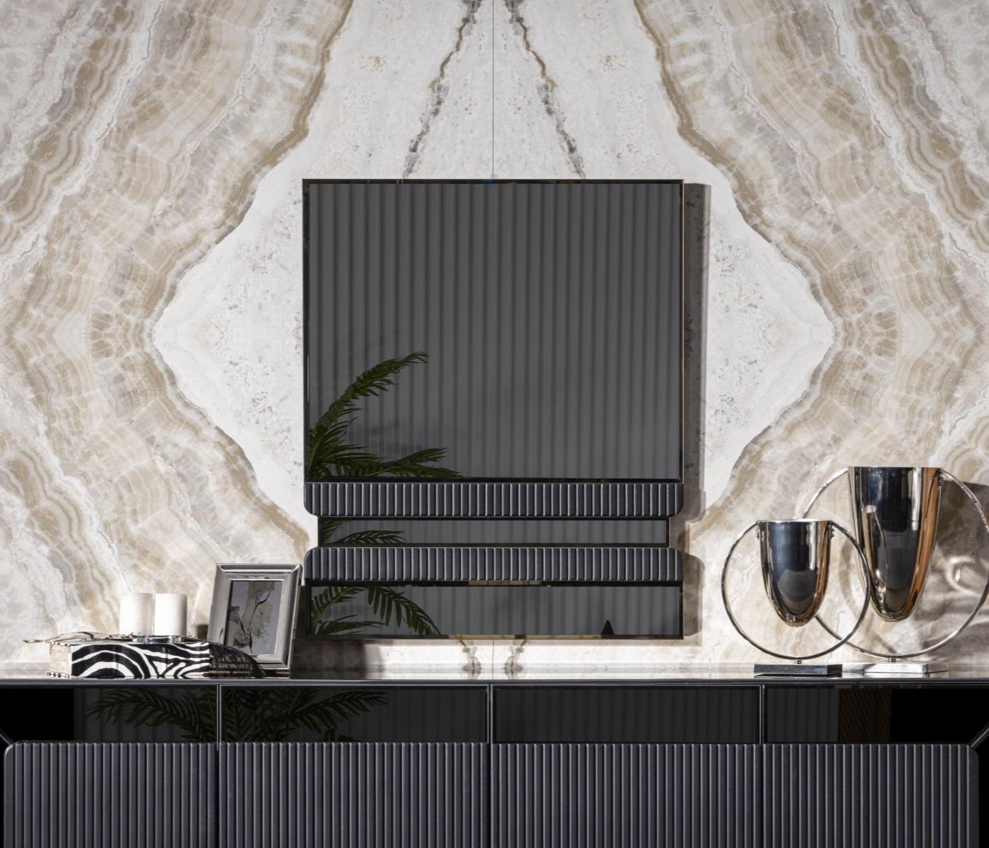 Grauer Holz- und Glasspiegel modern, eleganter Wandspiegel