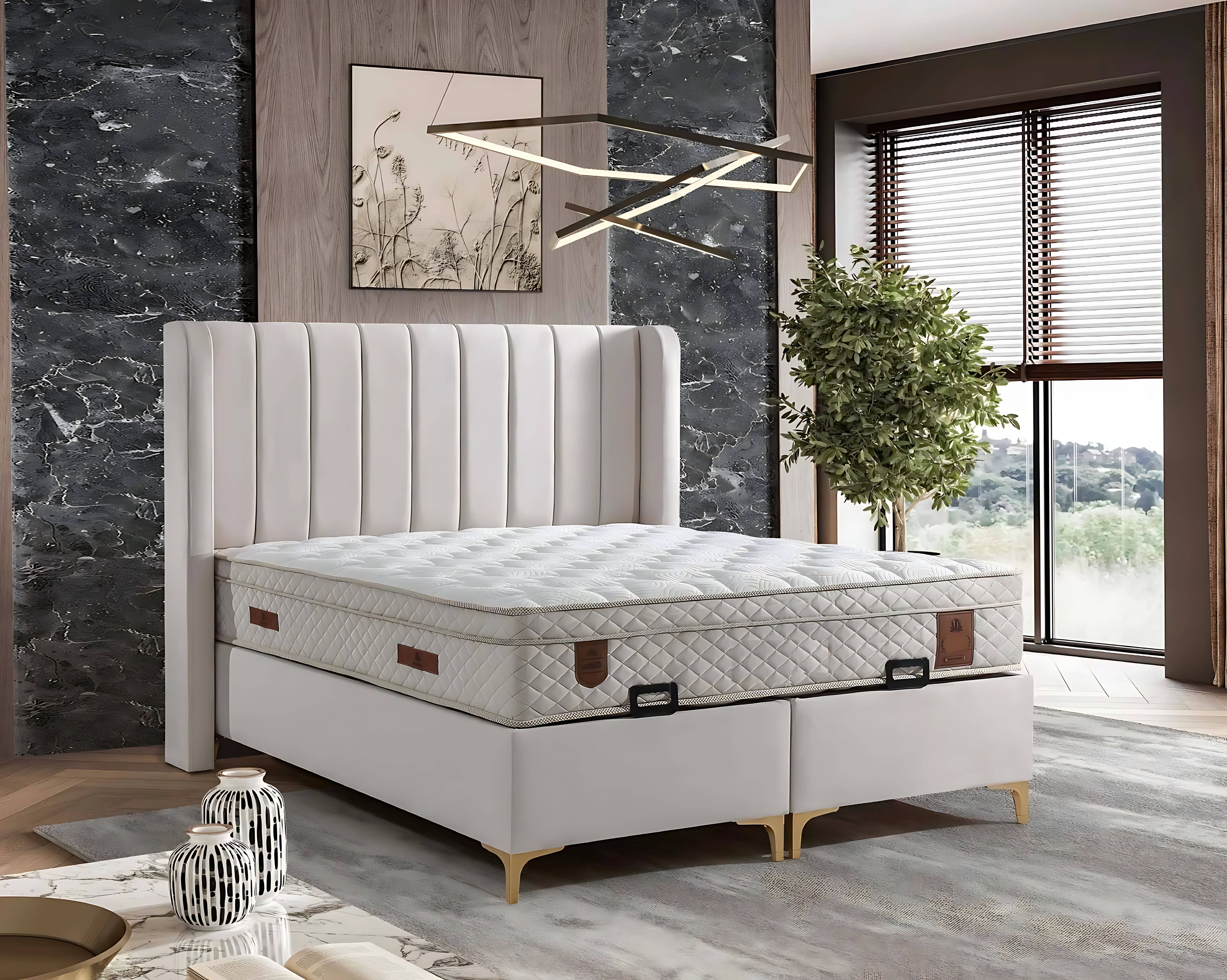 Elegantes Bett mit Matratze aus Textil in Beige