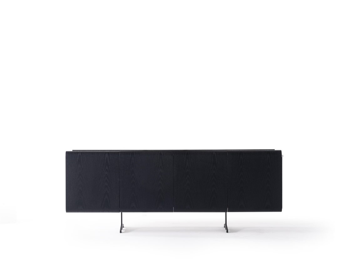 Mehrfarbiges Holzsideboard in modernem Design