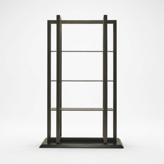 Braunes Holzregal im eleganten Design