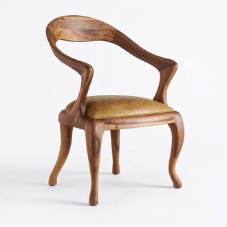 Eleganter brauner Kunstledersessel im modernen minimalistischen Stil