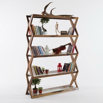 Elegantes braunes Holzregal für moderne Verkaufsräume