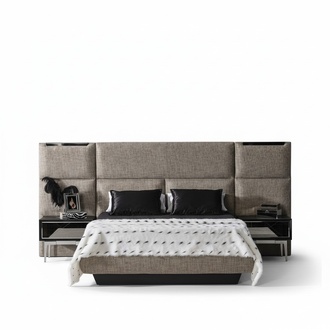 Elegantes graues Bett mit Nachttischen aus Holz und Textil